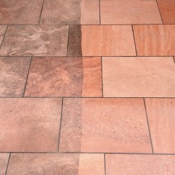 Limpieza de terraza, suelos profunda para acabar con las manchas de humedad