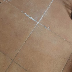 Limpiador eficaz contra las incrustaciones provocadas por la humedad