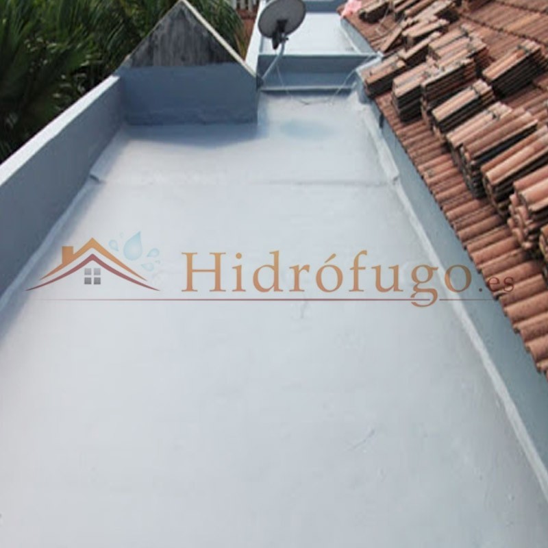 Impermeabilización de terraza con pintura de poliuretano transitable  resistente al agua estancada 