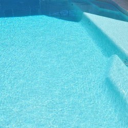 Membrana de poliuretano incoloro Idroless para impermeabilización de piscina