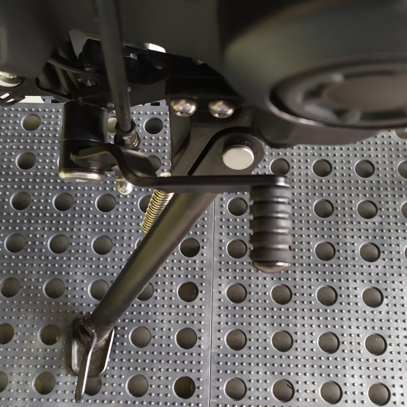 Loseta drenante soportando el peso de una moto